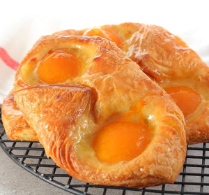 Apricotine